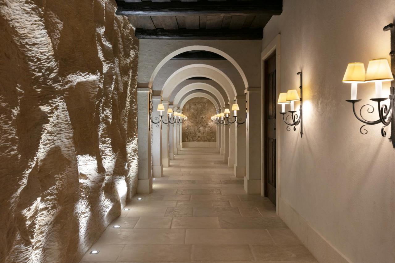 Airelles Gordes, La Bastide Hotel Exterior photo